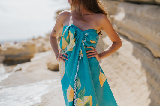 Pareo Cala Saladeta, icónica playa de Sant Antoni de Portmany. Algodón y poliéster reciclado. Fabricado en Alicante, España